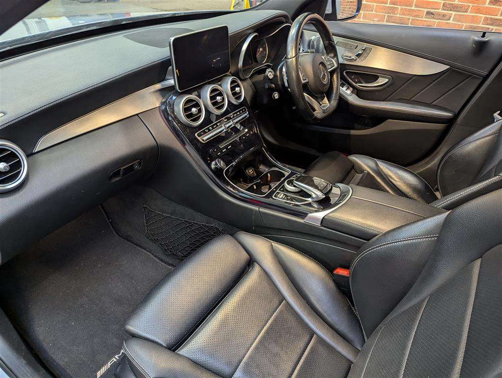 <p>2015 MERCEDES-BENZ C300 AMGLINE PREM + BTEC</p>