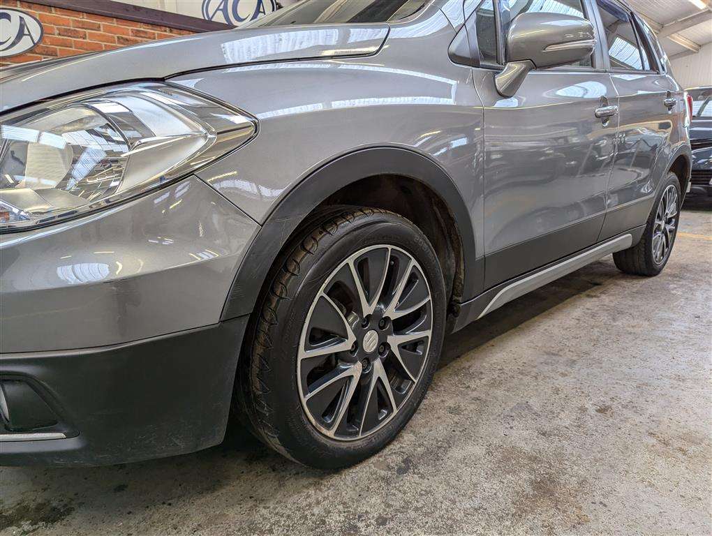 <p>2014 SUZUKI SX4 S-CROSS SZ-T</p>