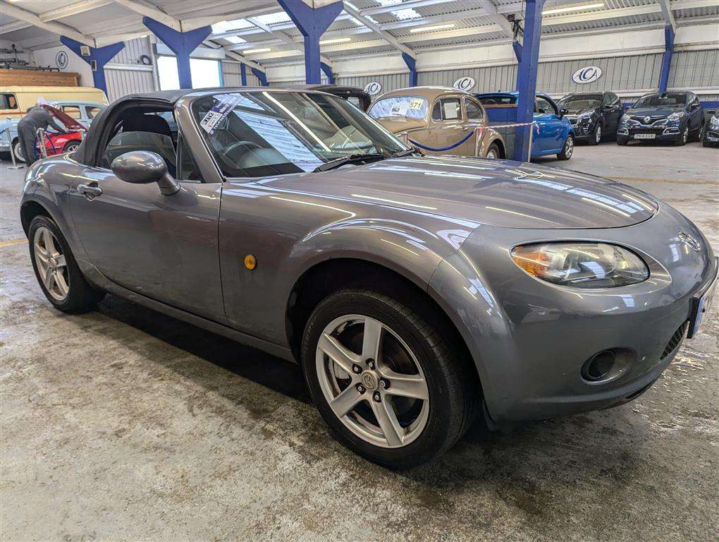 <p>2008 MAZDA MX-5</p>