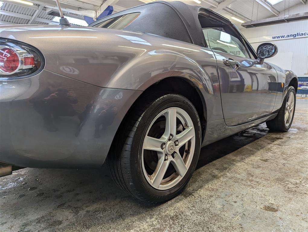 <p>2008 MAZDA MX-5</p>