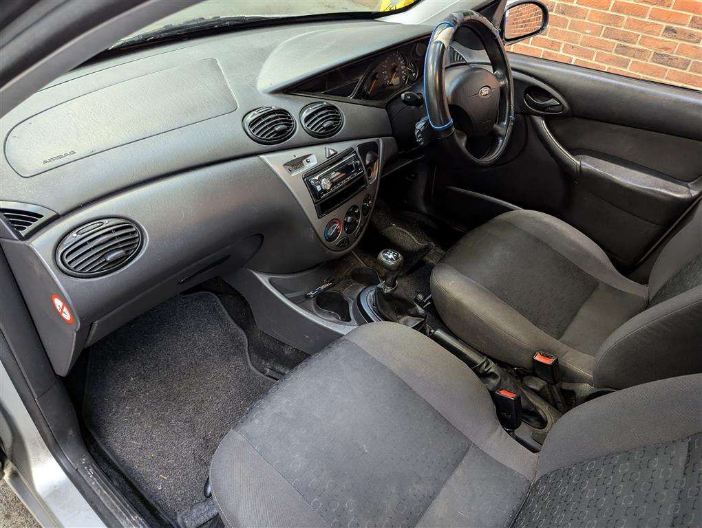 <p>2004 FORD FOCUS LX</p>