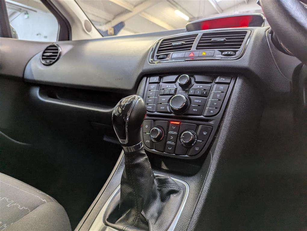 <p>2014 VAUXHALL MERIVA EXCLUSIV AC</p>