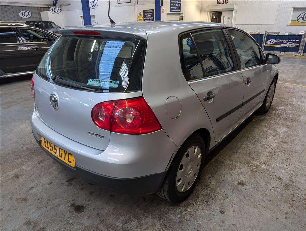 <p>2006 VOLKSWAGEN GOLF FSI S</p>