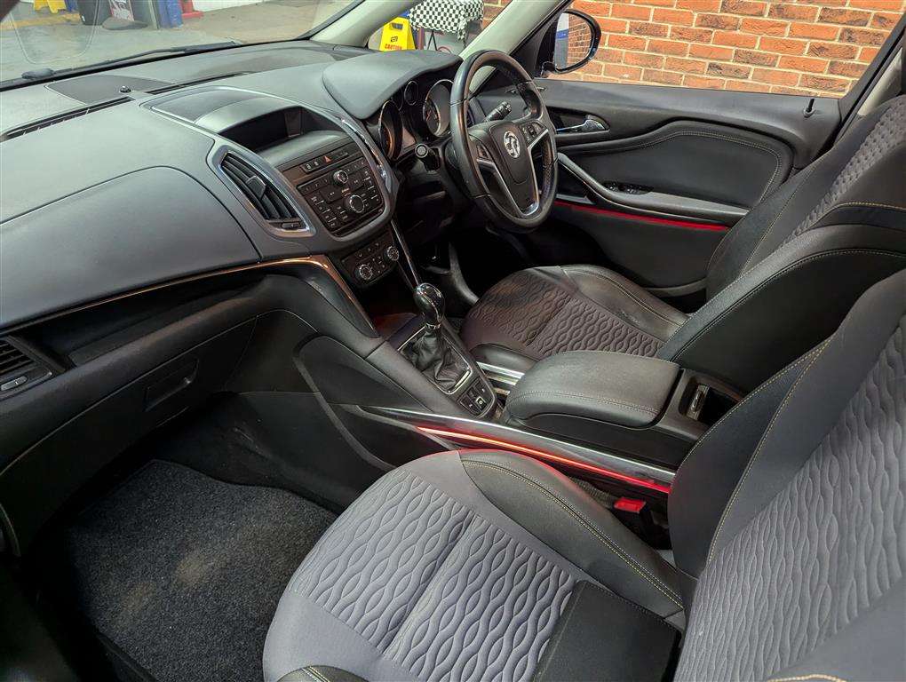 <p>2014 VAUXHALL ZAFIRA TOURER SE CDTI</p>