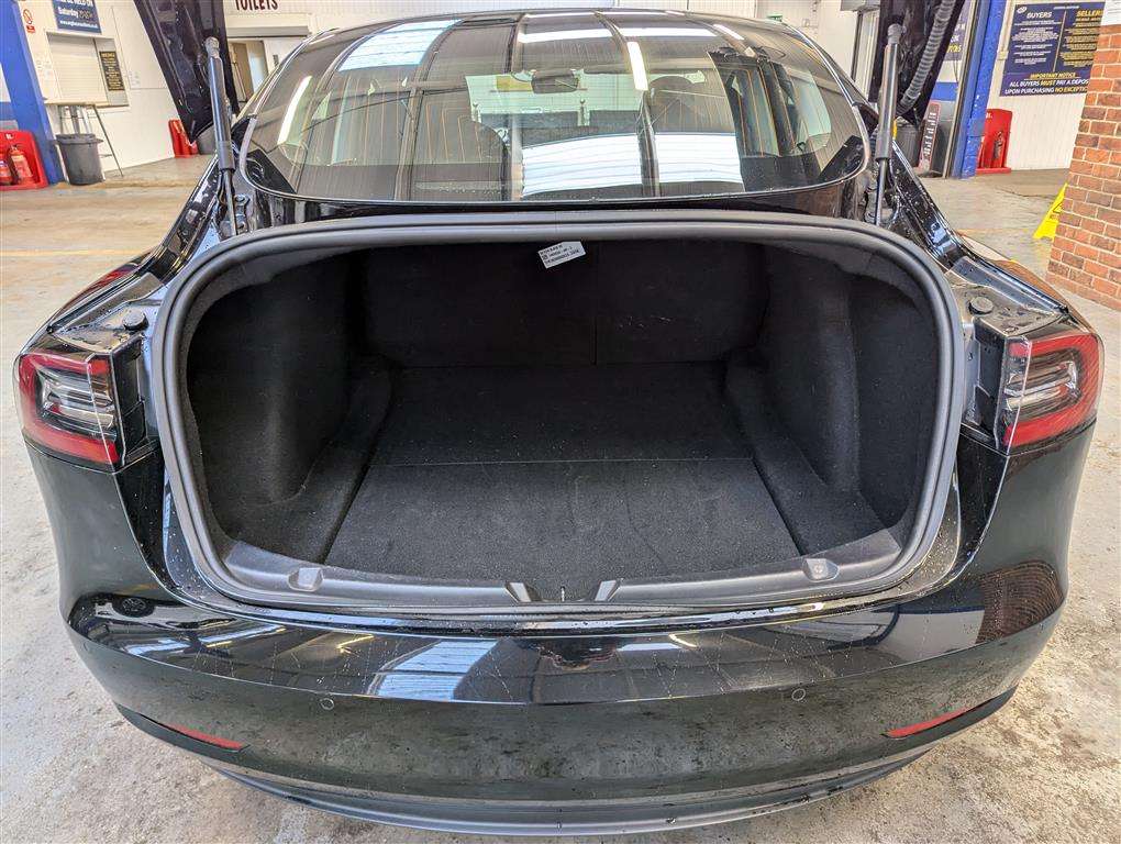 <p>2019 TESLA MODEL 3 STANDARD RANGE +</p>