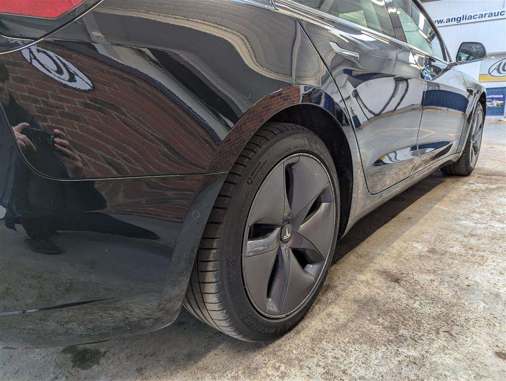 <p>2019 TESLA MODEL 3 STANDARD RANGE +</p>