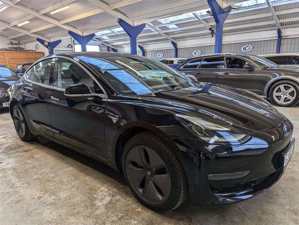 <p>2019 TESLA MODEL 3 STANDARD RANGE +</p>