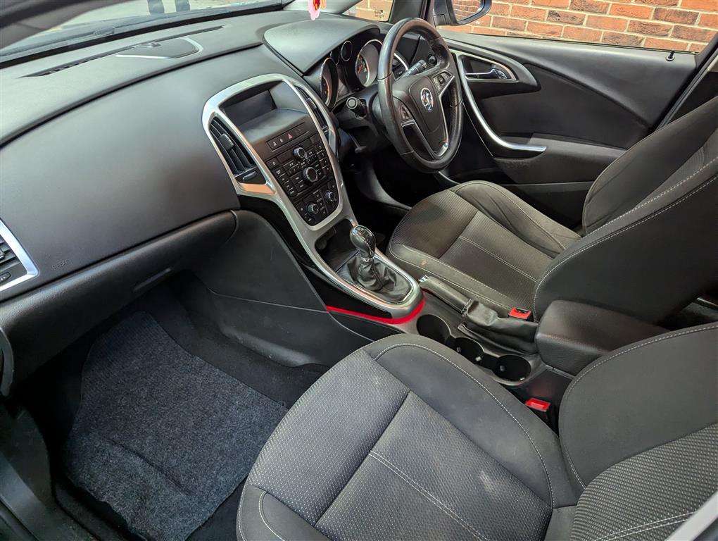 <p>2014 VAUXHALL ASTRA SRI</p>