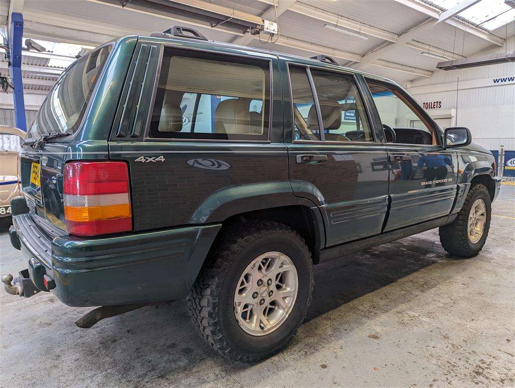 <p>1997 JEEP GRAND CHEROKEE LTD AUTO</p>