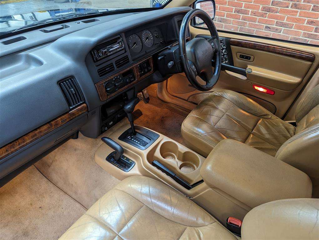 <p>1997 JEEP GRAND CHEROKEE LTD AUTO</p>