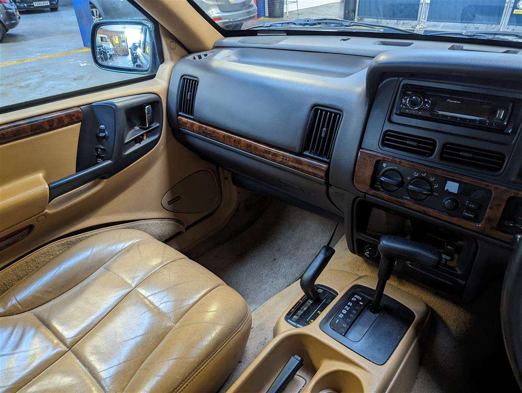 <p>1997 JEEP GRAND CHEROKEE LTD AUTO</p>