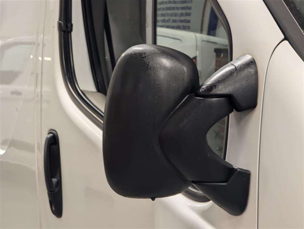 <p>2013 RENAULT TRAFIC SL29 DCI</p>