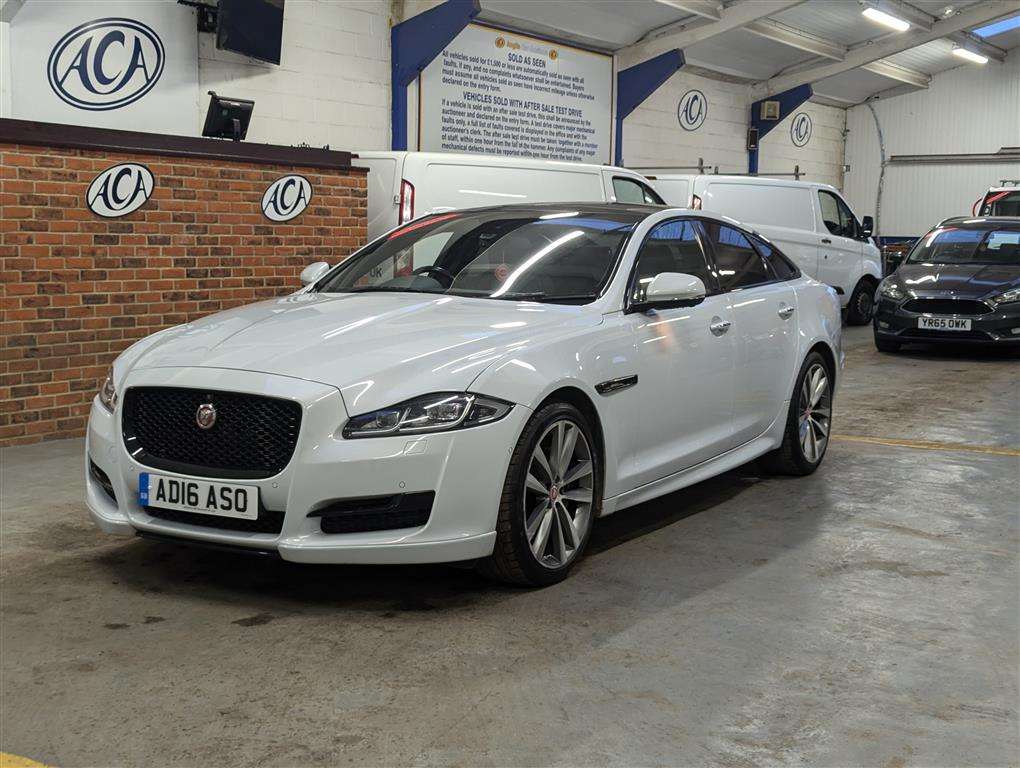 <p>2016 JAGUAR XJ R-SPORT V6 D AUTO</p>