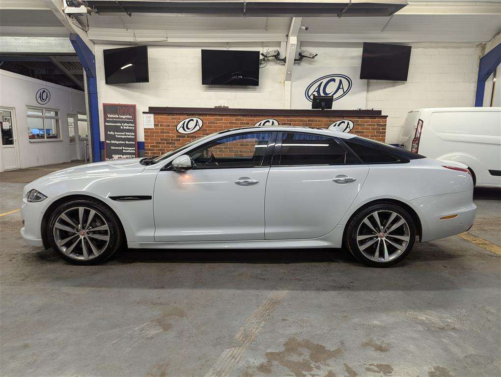 <p>2016 JAGUAR XJ R-SPORT V6 D AUTO</p>