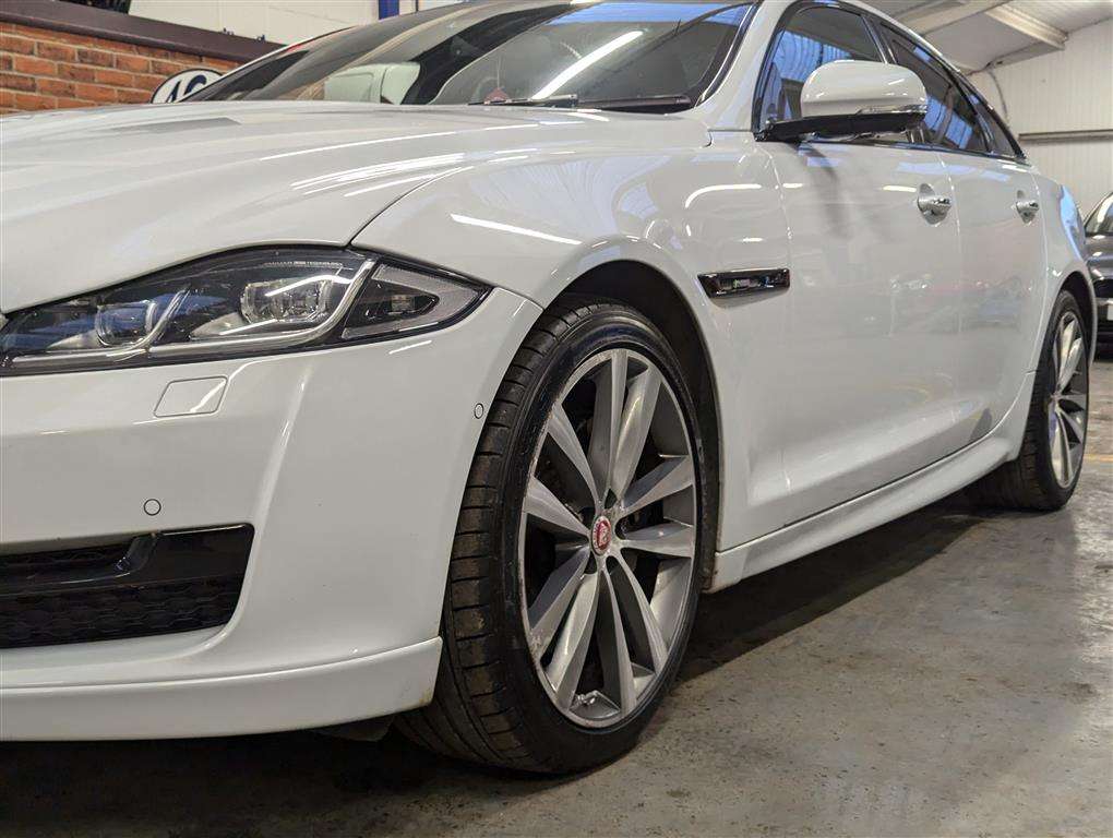 <p>2016 JAGUAR XJ R-SPORT V6 D AUTO</p>