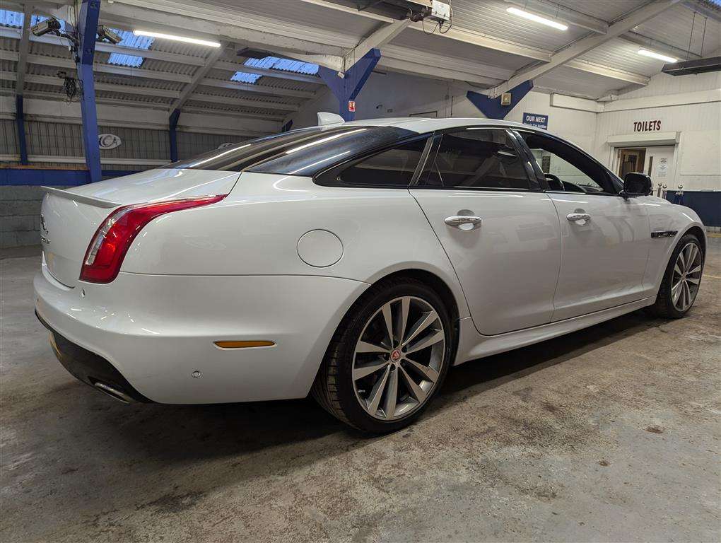 <p>2016 JAGUAR XJ R-SPORT V6 D AUTO</p>