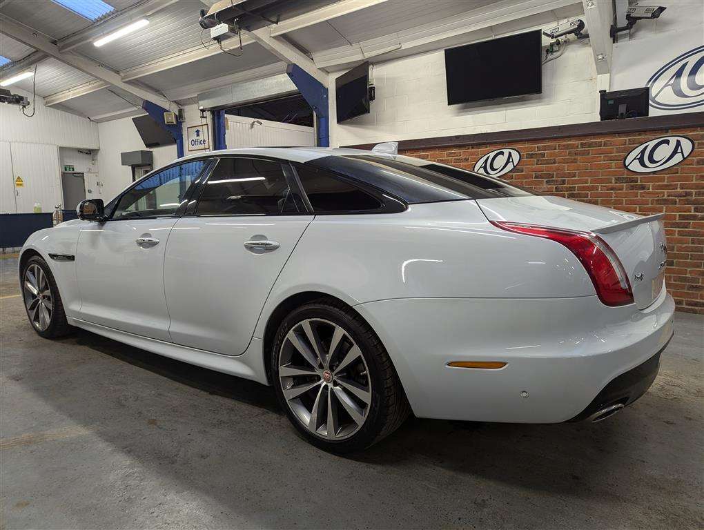 <p>2016 JAGUAR XJ R-SPORT V6 D AUTO</p>