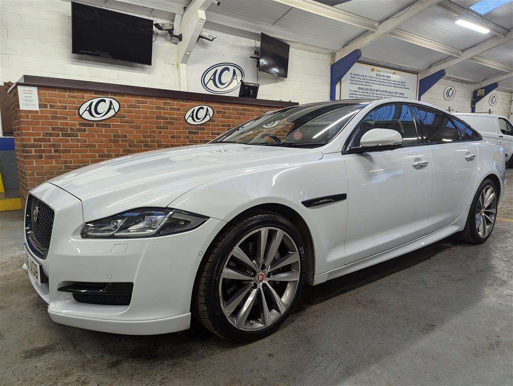 <p>2016 JAGUAR XJ R-SPORT V6 D AUTO</p>