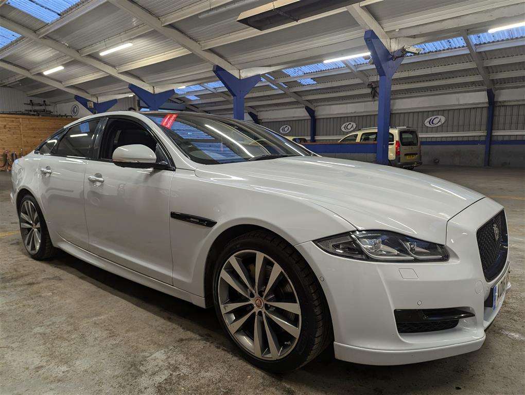 <p>2016 JAGUAR XJ R-SPORT V6 D AUTO</p>