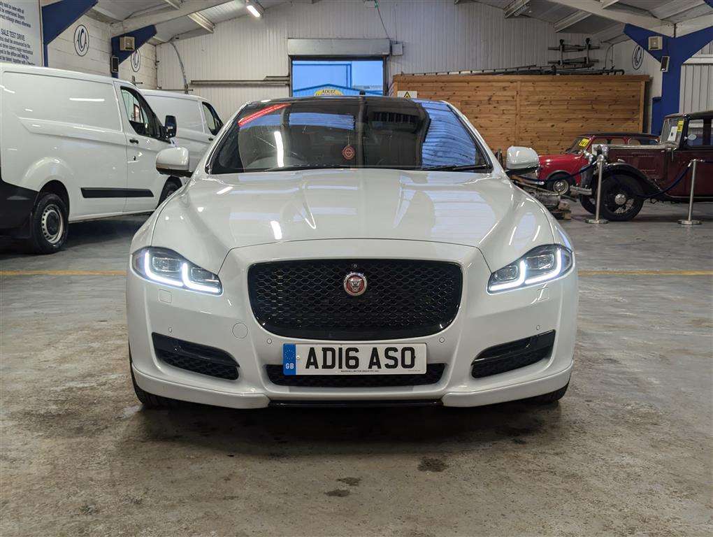 <p>2016 JAGUAR XJ R-SPORT V6 D AUTO</p>