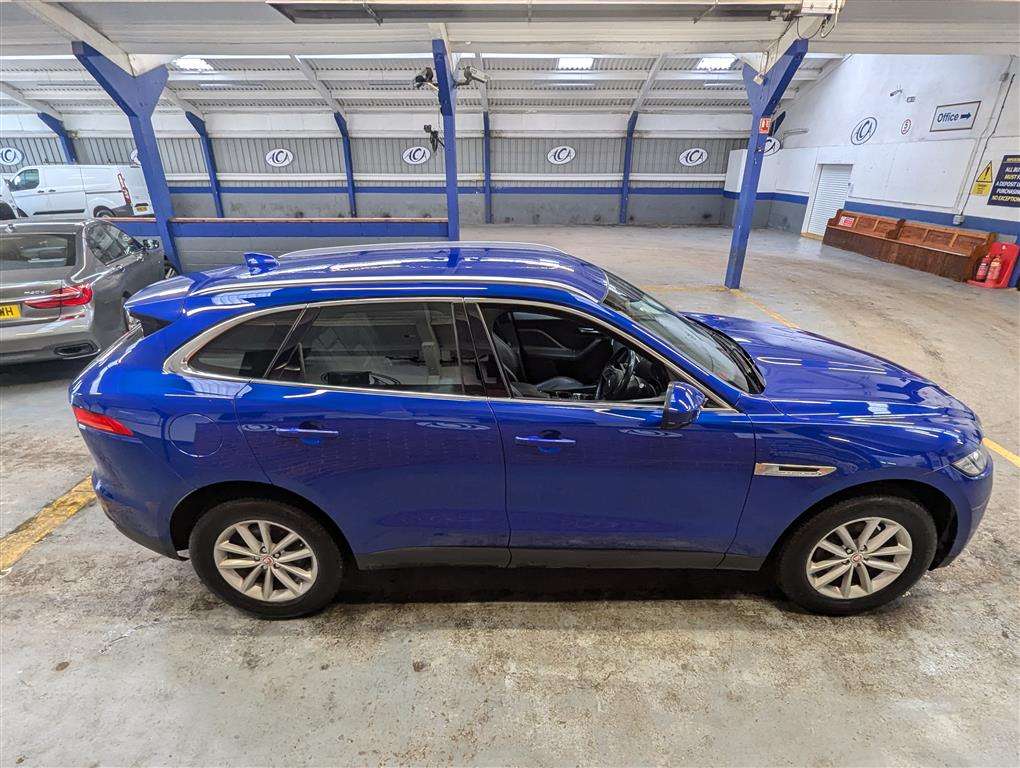 <p>2019 JAGUAR F-PACE PRESTIGE D</p>