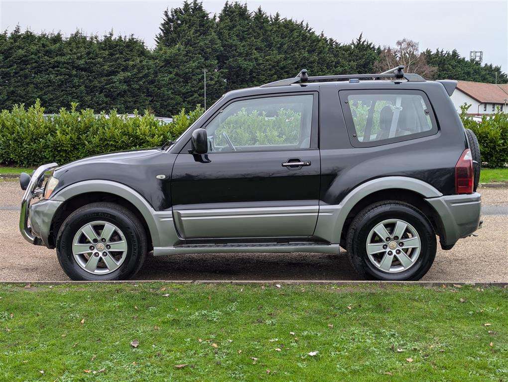 <p>2004 MITSUBISHI SHOGUN EQUIPPE DI-D AUTO</p>