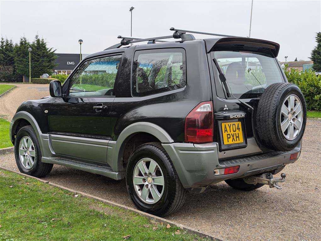 <p>2004 MITSUBISHI SHOGUN EQUIPPE DI-D AUTO</p>