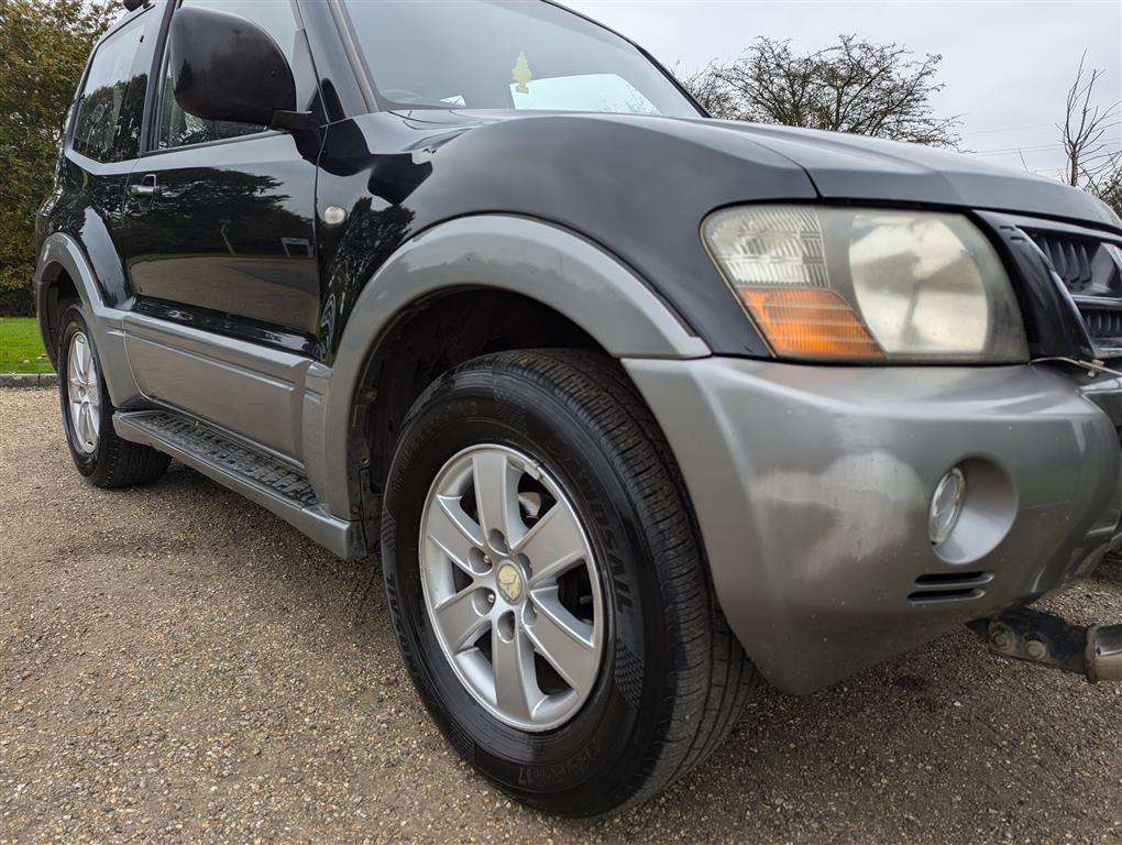 <p>2004 MITSUBISHI SHOGUN EQUIPPE DI-D AUTO</p>