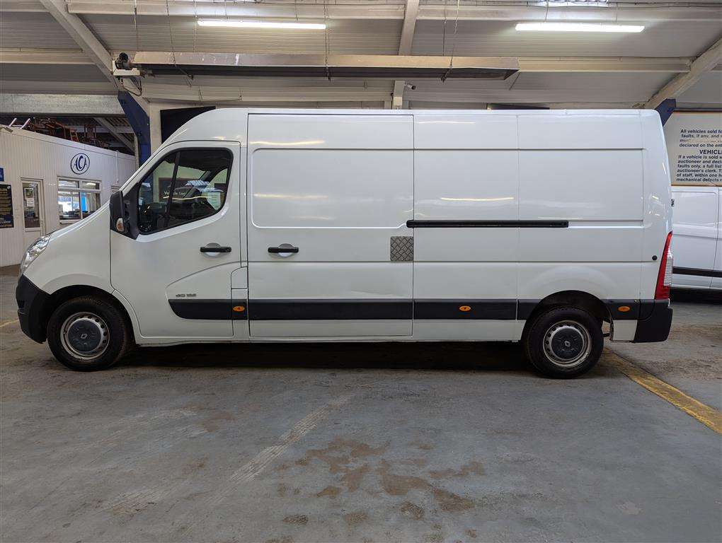 <p>2015 RENAULT MASTER LM35 BUSINESS DCI</p>