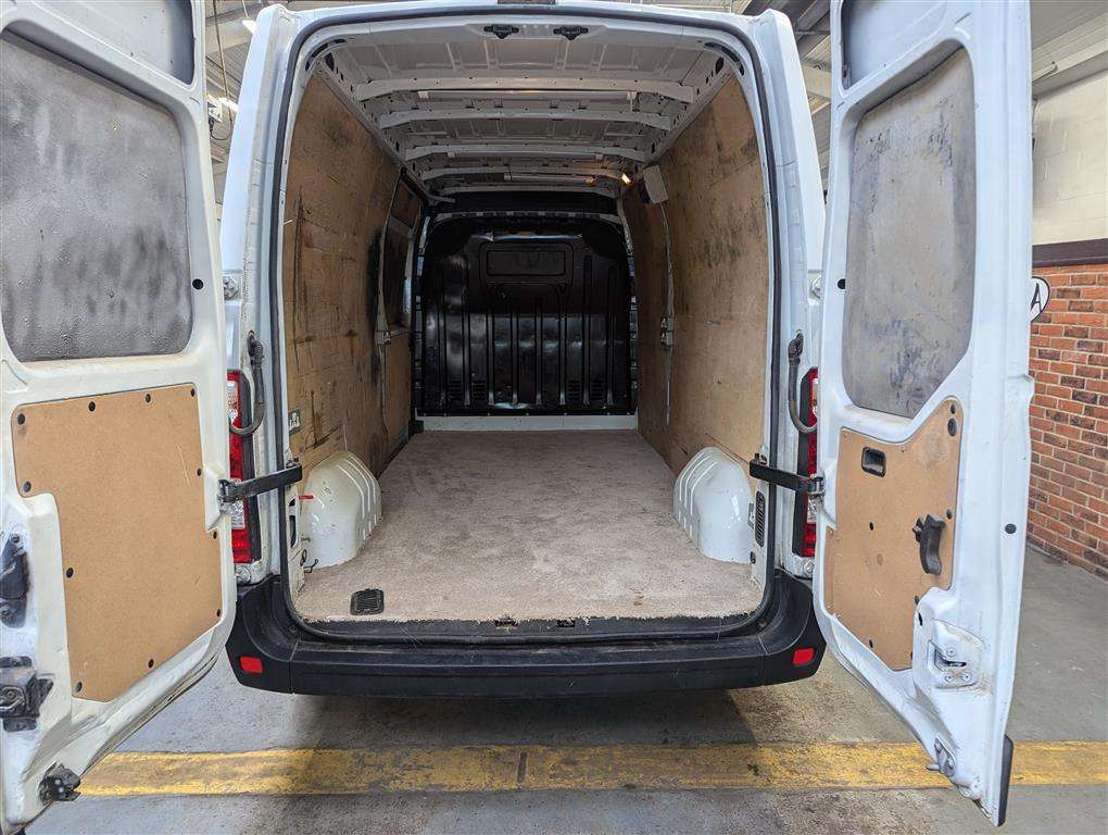 <p>2015 RENAULT MASTER LM35 BUSINESS DCI</p>