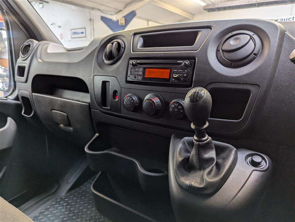 <p>2015 RENAULT MASTER LM35 BUSINESS DCI</p>