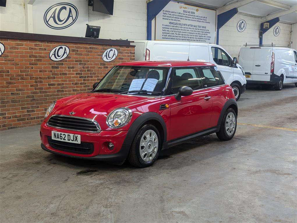 <p>2012 MINI FIRST</p>