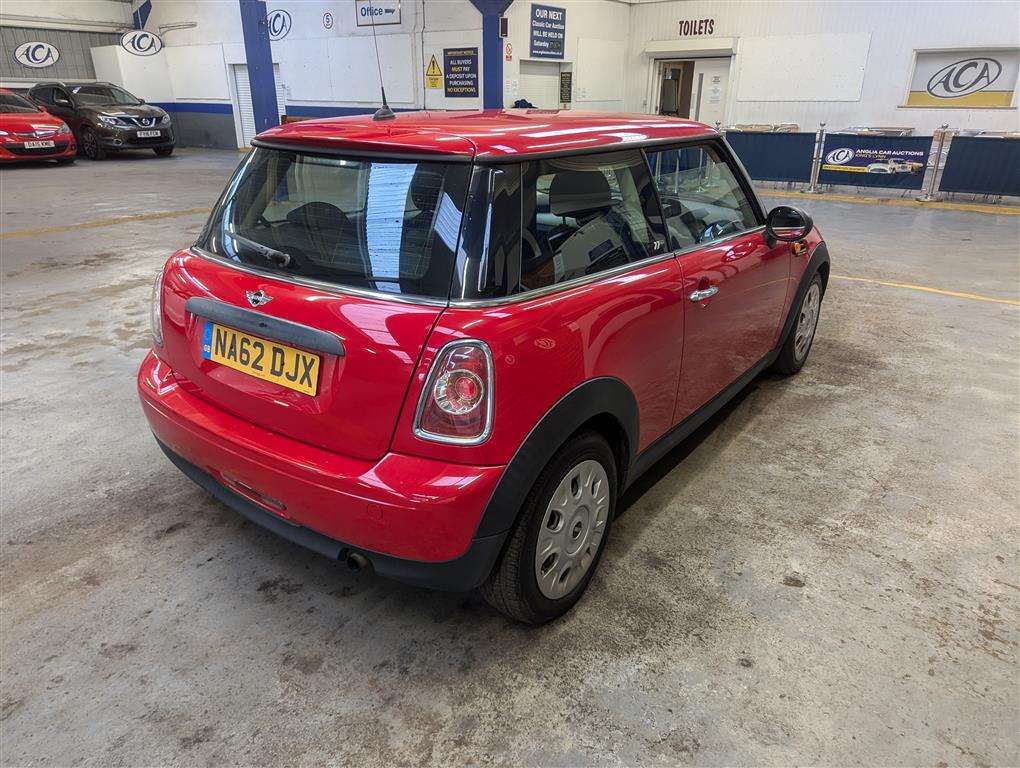 <p>2012 MINI FIRST</p>