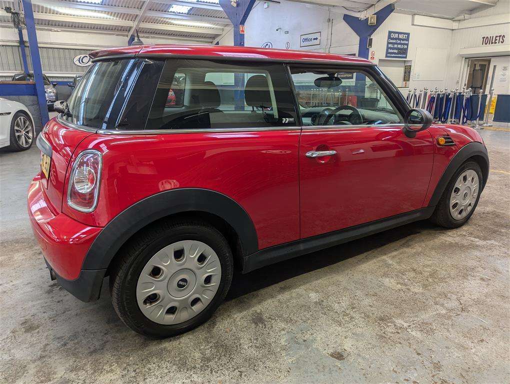 <p>2012 MINI FIRST</p>