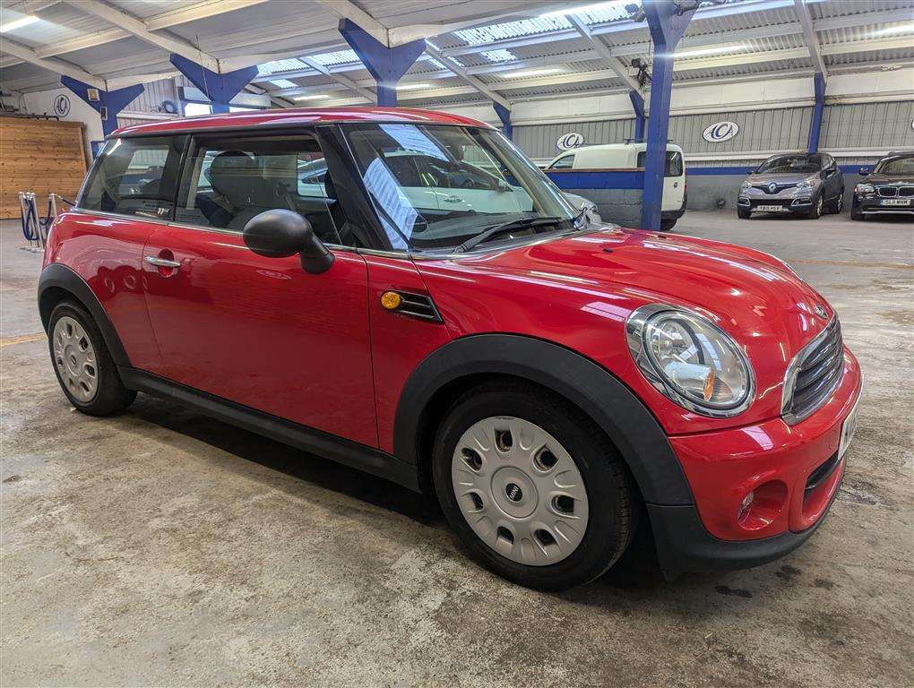 <p>2012 MINI FIRST</p>