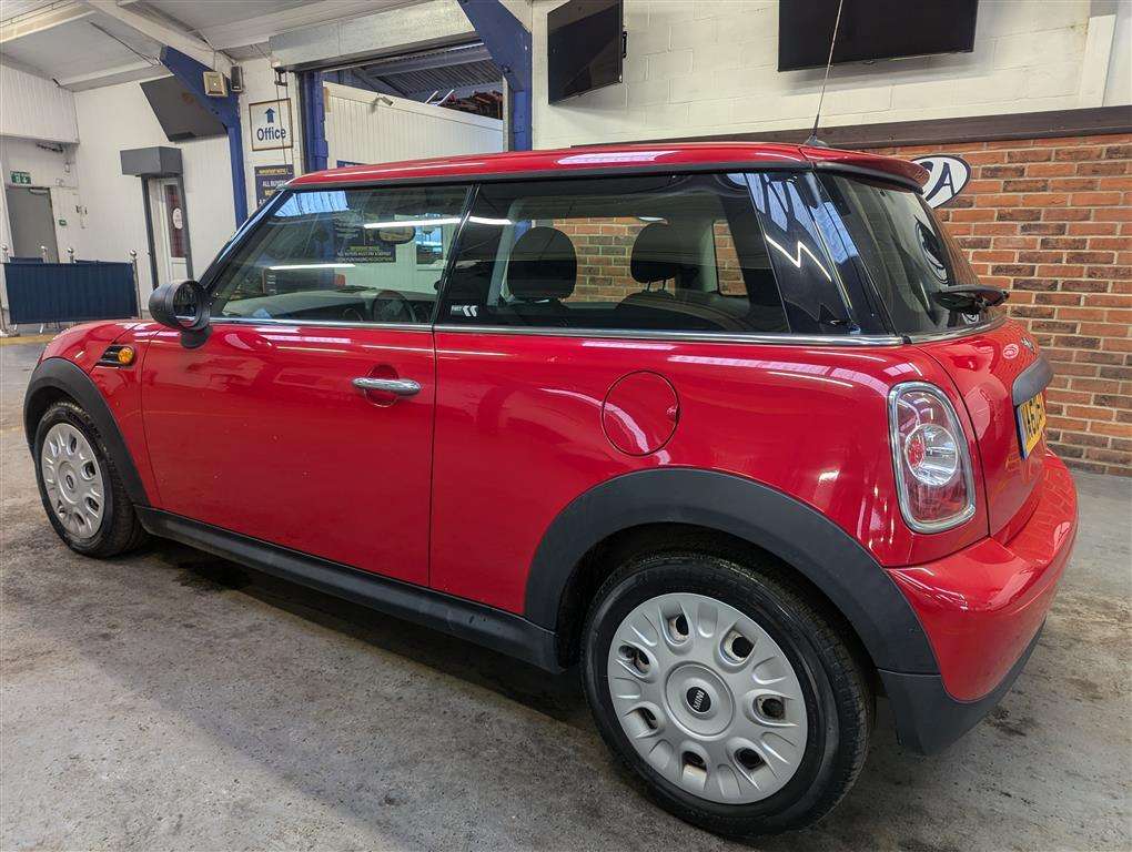 <p>2012 MINI FIRST</p>