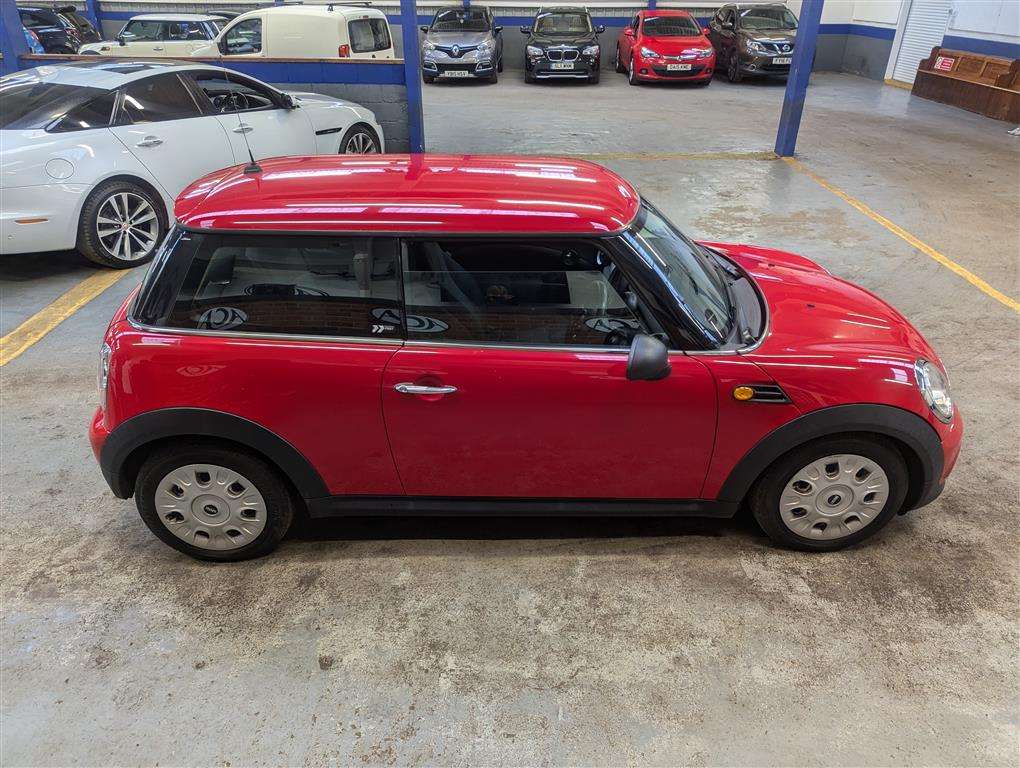 <p>2012 MINI FIRST</p>