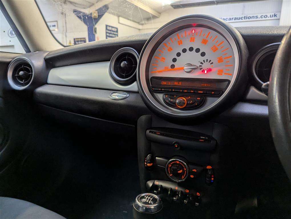 <p>2012 MINI FIRST</p>