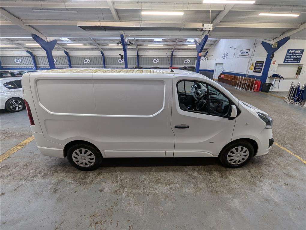 <p>2016 VAUXHALL VIVARO 2700 SPORTIVE CDTI</p>