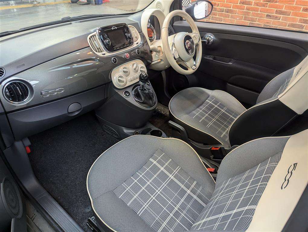 <p>2016 FIAT 500 LOUNGE</p>