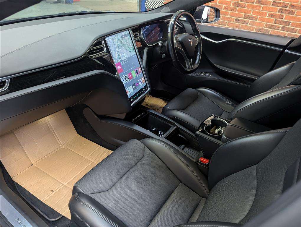 <p>2017 TESLA MODEL S 75D</p>