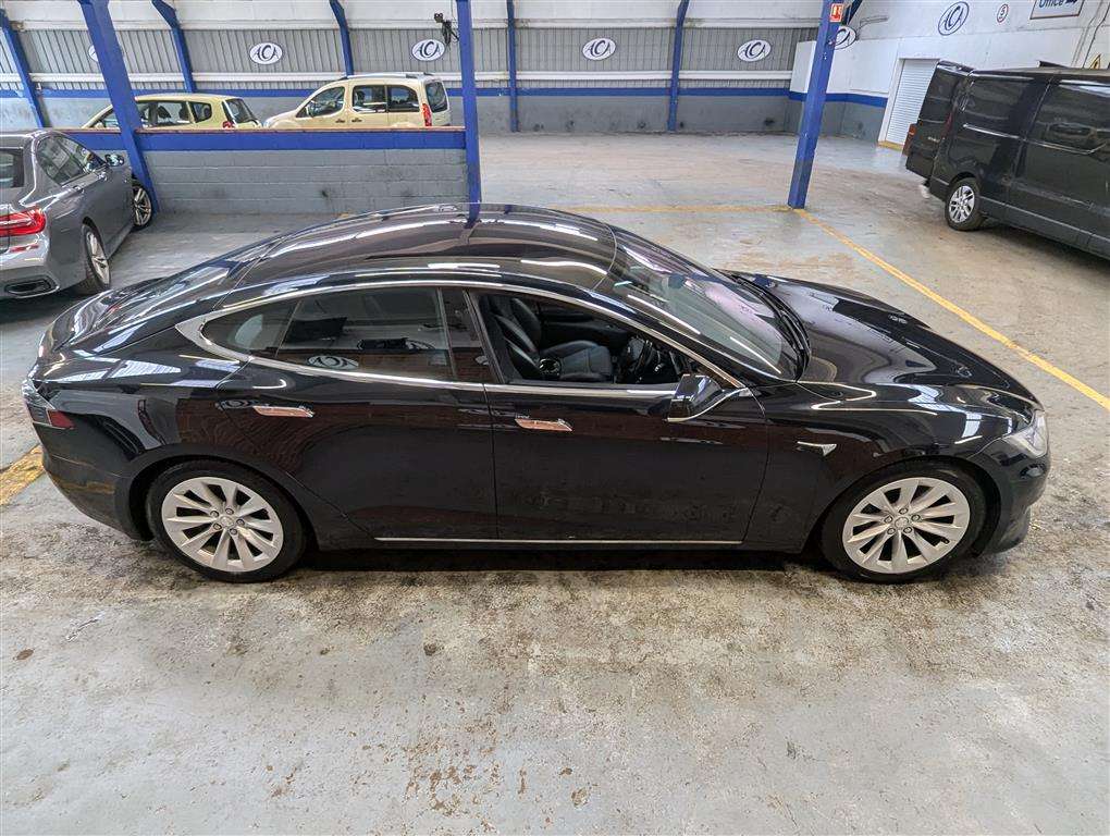 <p>2017 TESLA MODEL S 75D</p>