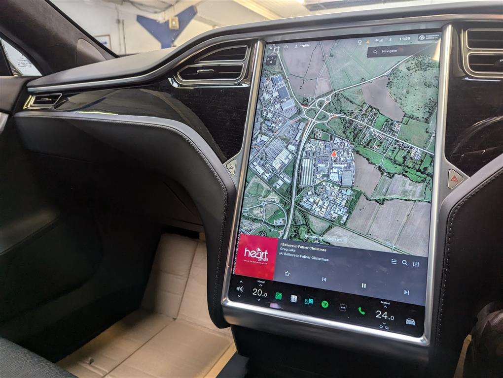 <p>2017 TESLA MODEL S 75D</p>