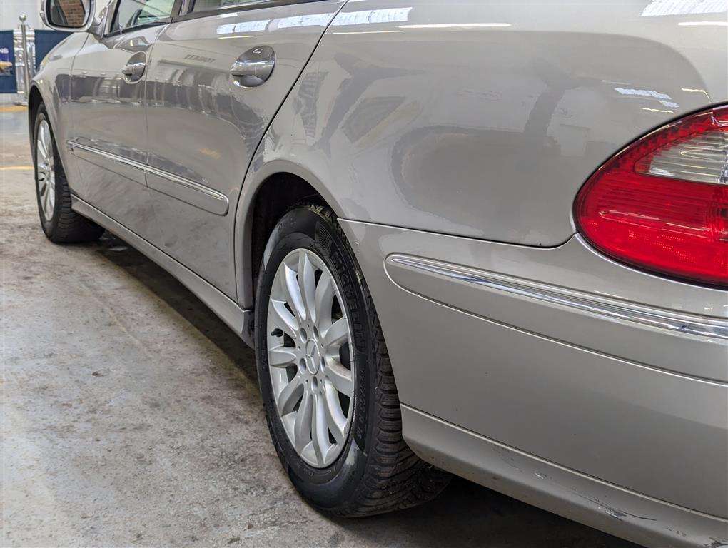 <p>2006 MERCEDES E320 CDI ELEGANCE AUTO</p>