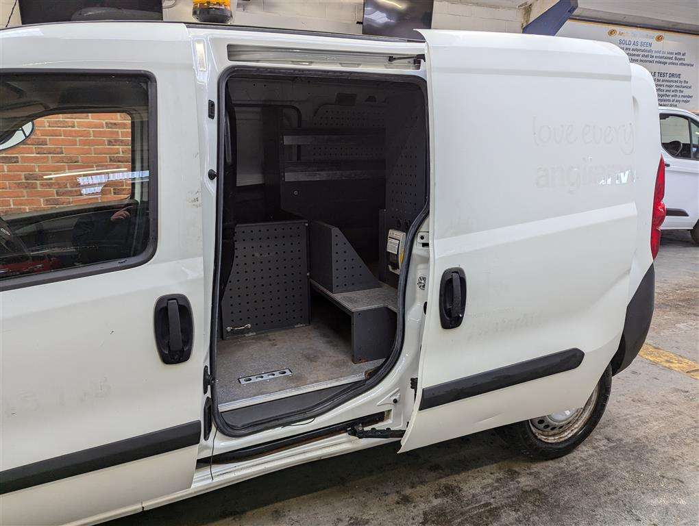 <p>2015 VAUXHALL COMBO 2300 L2H1 CDTI S/S</p>