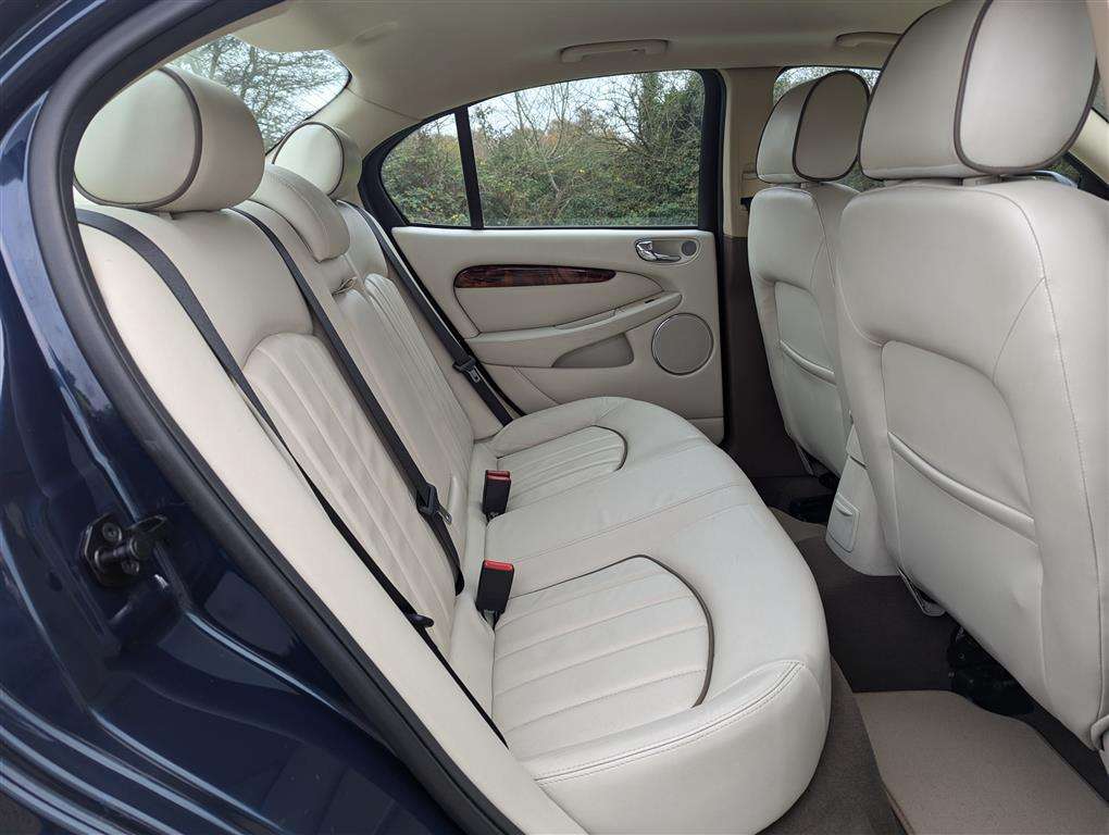 <p>2007 JAGUAR X-TYPE SOVEREIGN V6 AUTO</p>