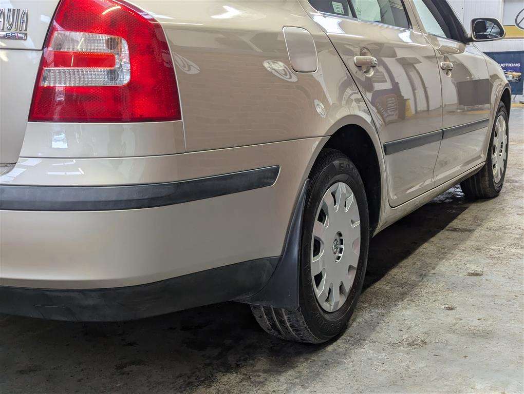 <p>2005 SKODA OCTAVIA AMBIENTE FSI AUTO</p>