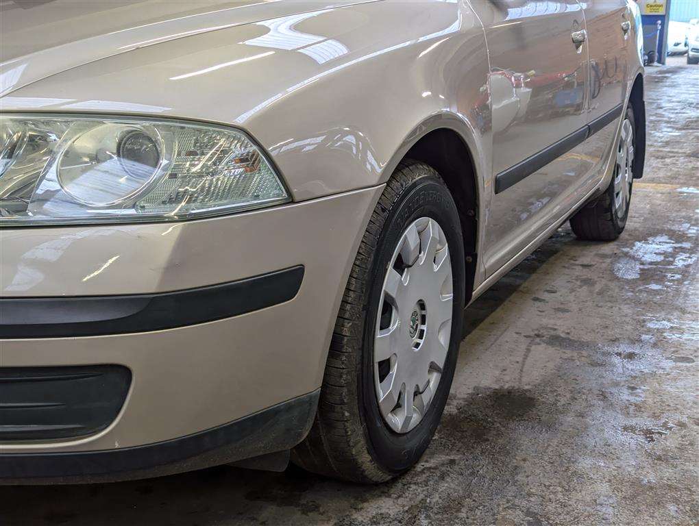 <p>2005 SKODA OCTAVIA AMBIENTE FSI AUTO</p>