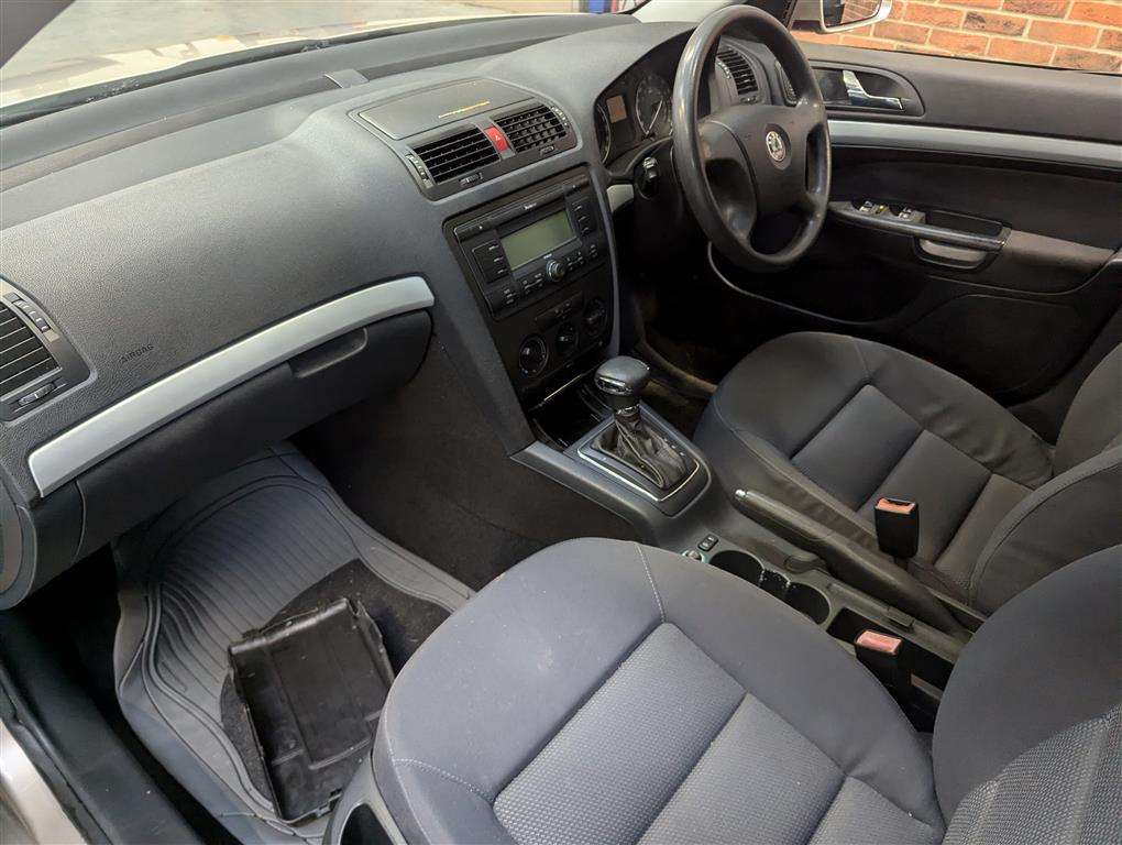 <p>2005 SKODA OCTAVIA AMBIENTE FSI AUTO</p>