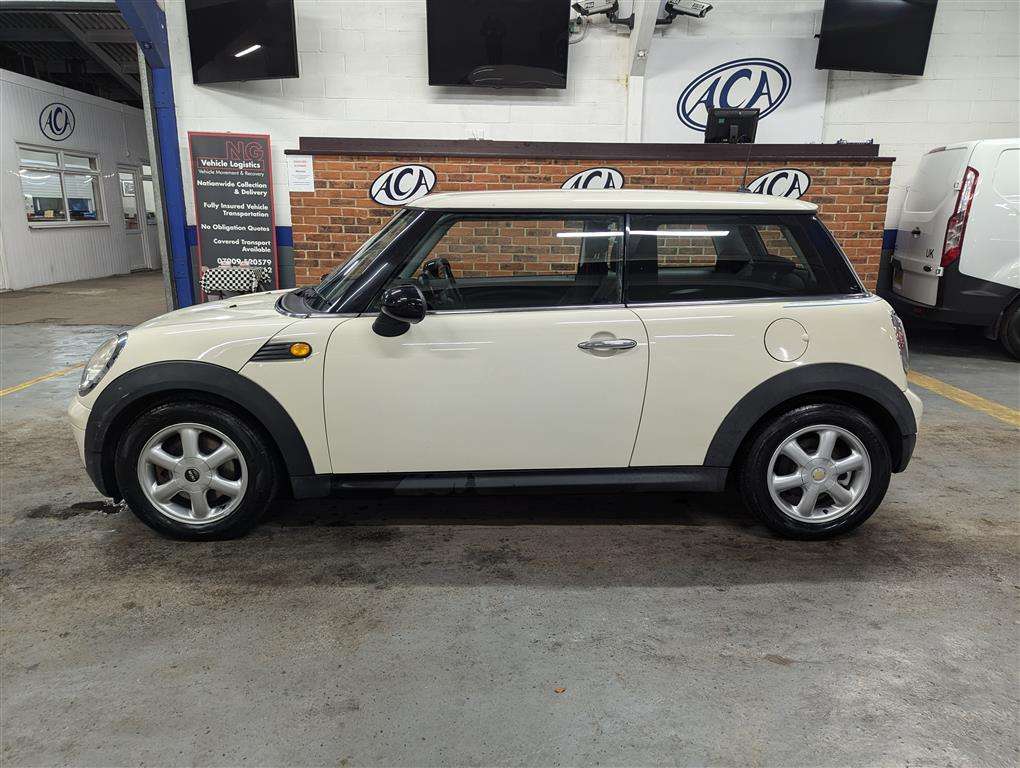 <p>2008 MINI ONE</p>